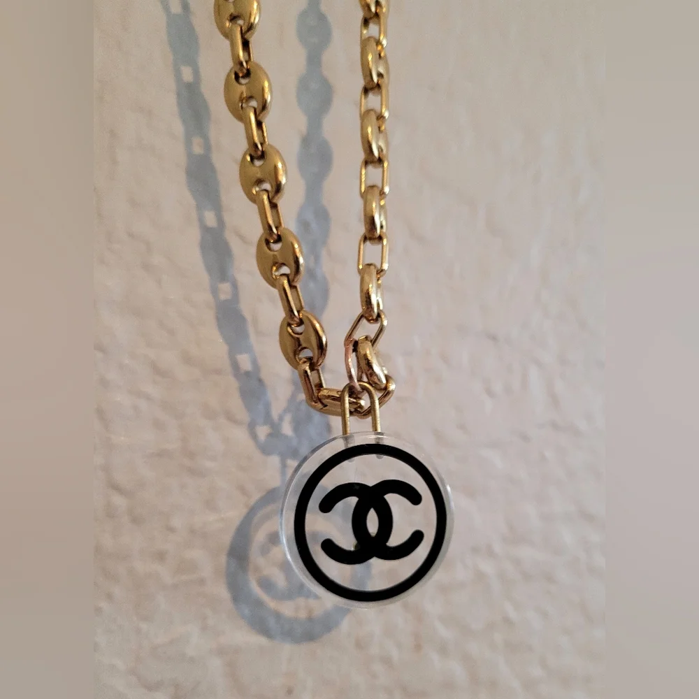 C h a n e l Pendant Necklace - Picture 7 of 10